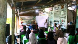 Menjaga Warisan Budaya Melalui Produk Minyak Cengkih Pulau Hiri