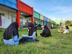 Belajar di Ruang Terbuka Ala Siswa English Center Morotai