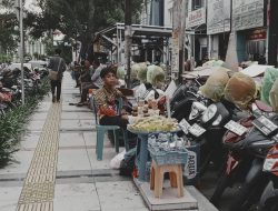 Cerita Arga, Bocah Penjual Manisan di Keramaian Kota Ternate