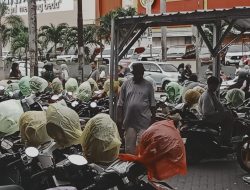 Dedikasi Rahmat Hamidi: Dua Dekade Menjaga Ketertiban Parkir di Jatiland Mall Ternate