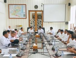 Bupati Haltim Gelar Rapat Evaluasi Bulanan, Targetkan Percepatan Belanja Daerah