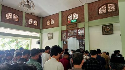 Unkhair Gelar Salat Gaib untuk Dosen yang Hilang dalam Kecelakaan Laut