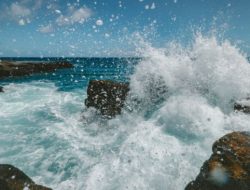 BMKG Keluarkan Peringatan Dini Gelombang Tinggi dan Cuaca Ekstrem di Maluku Utara
