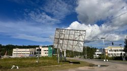 Papan Reklame Rusak Ganggu Aktivitas Jalan di Kota Bobong, Taliabu