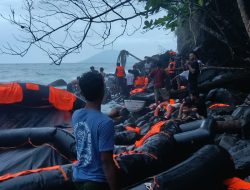 KM Intim Teratai Karam di Perairan Pulau Makeang, Basarnas Lakukan Evakuasi 
