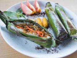 Ketika Lalampa Jadi Primadona Takjil di Ternate