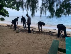 Personil Intelkam Polres Morotai Lakukan Kerja Bakti di Kawasan Wisata