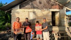 Cerita Pemuda Jambula Bagikan Bingkisan untuk Warga Kurang Mampu