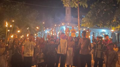 Meriahnya Pawai Obor Ela-ela di Morotai