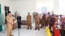 Ratusan Petugas Sampah Ternate Terima Bantuan Sembako