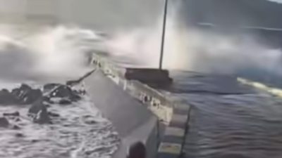 Cuaca Buruk Hantam Pelabuhan Wayabula Morotai, Warga Diimbau Waspada