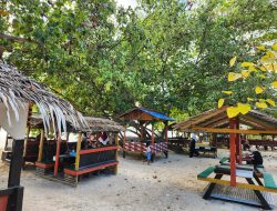 Penikmat Wisata Armydock Morotai