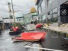Hati-hati! Panel Plaza Gamalama Ternate Copot Diterjang Angin