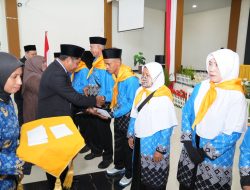 Bupati Haltim Resmi Lepas 9 Calon Jemaah Haji, Tekankan Kebersamaan dan Kesehatan