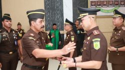 Pimpin Sumpah Jabatan dan Sertijab, Kajati Malut Tekankan Pentingnya Menjaga Citra Kejaksaan