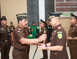 Pimpin Sumpah Jabatan dan Sertijab, Kajati Malut Tekankan Pentingnya Menjaga Citra Kejaksaan