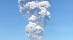 Gunung Dukono Erupsi, Kolom Abu Naik hingga 10 Kilometer