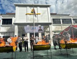 Kejari Ternate Musnahkan 2,32 Kilogram Ganja dan 140,3556 Gram Sabu