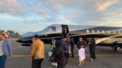 Kunker di Maluku Utara, Ahmad Sahroni Tiba dengan Private Jet, Gubernur Sherly Turut Mendampingi