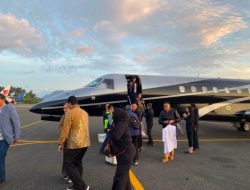 Kunker di Maluku Utara, Ahmad Sahroni Tiba dengan Private Jet, Gubernur Sherly Turut Mendampingi