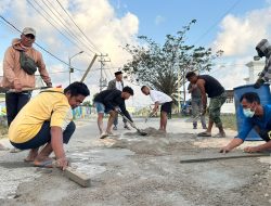 Warga Taliabu Tambal Jalan di Depan Rujab, Sentil Janji Bupati Sashabila soal Lobi ke Pusat