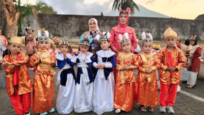 Kepsek SDN 8 Ternate Dampingi Siswa di Karnaval Budaya JKPI 2026