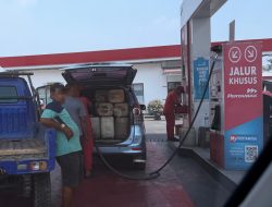 Petugas SPBU Wari Banyak Layani Pengisian BBM Pakai Jeriken, Polres Halut Diminta Bertindak