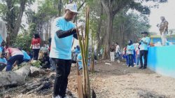 Jaga Sumber Air, Perumda Ake Gaale Ternate Tanam 40 Bibit Pohon Sagu