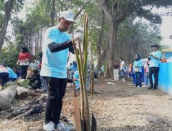 Jaga Sumber Air, Perumda Ake Gaale Ternate Tanam 40 Bibit Pohon Sagu